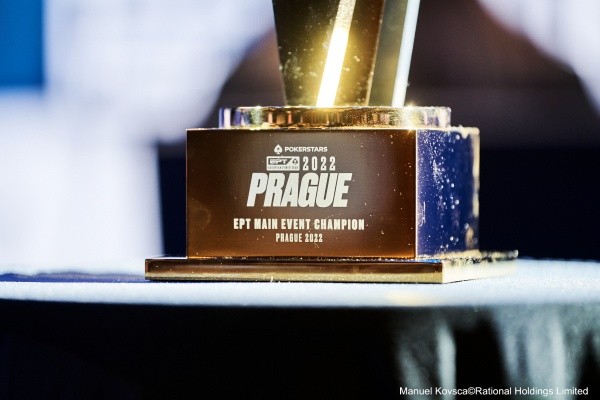 Troféu de campeão (Foto: Manuel Kovsca/PokerStars)
