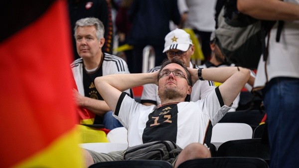Desconsuelo en los rostros de los hinchas alemanes después de la eliminación (Getty Images)
