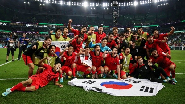 Corea lograba una angustiante clasificación y así lo festejaba todo el plantel (Getty Images)