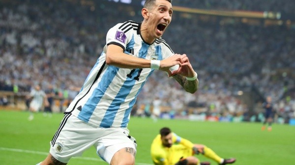 Grito descontrolado y señal del corazón después del golazo de Di María en la final de la copa (Getty Images)