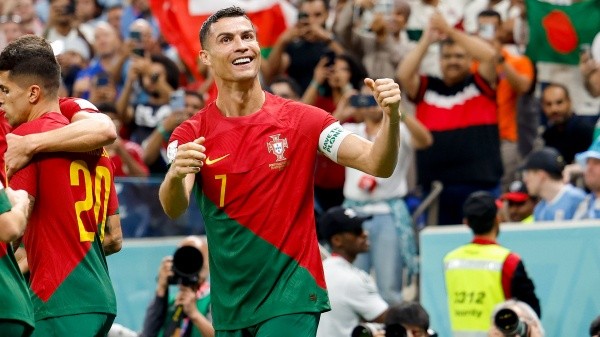 El festejo del gol récord de CR7, primer jugador en anotar en cinco mundiales (Getty Images)