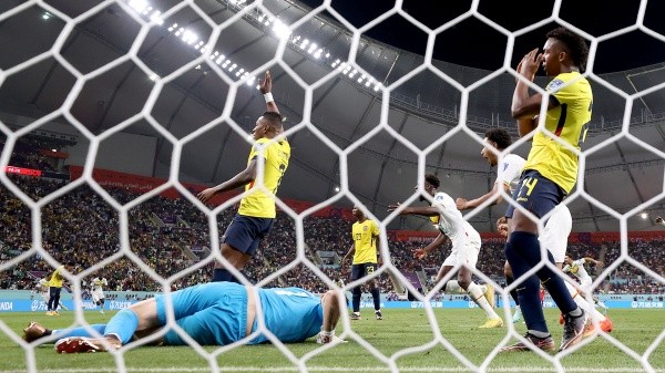 Los contrastes de un gol, que fue alegría para Senegal y dolor para Ecuador (Getty Images)