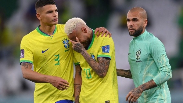 No hay consuelo para Neymar después de la inesperada eliminación de Brasil (Getty Images)