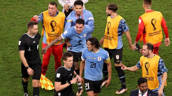 Todo Uruguay contra el árbitro, después de un partido con varias polémicas (Getty Images)