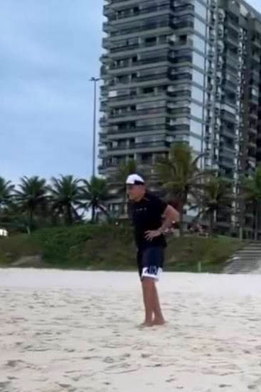 Tite en playa de Río de Janeiro. Globo Esporte.