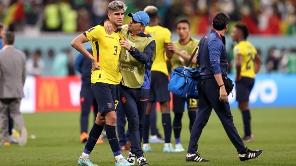 El zaguero terminó frustrado por una acción clave, que dejaría afuera a Ecuador del Mundial (Getty Images)