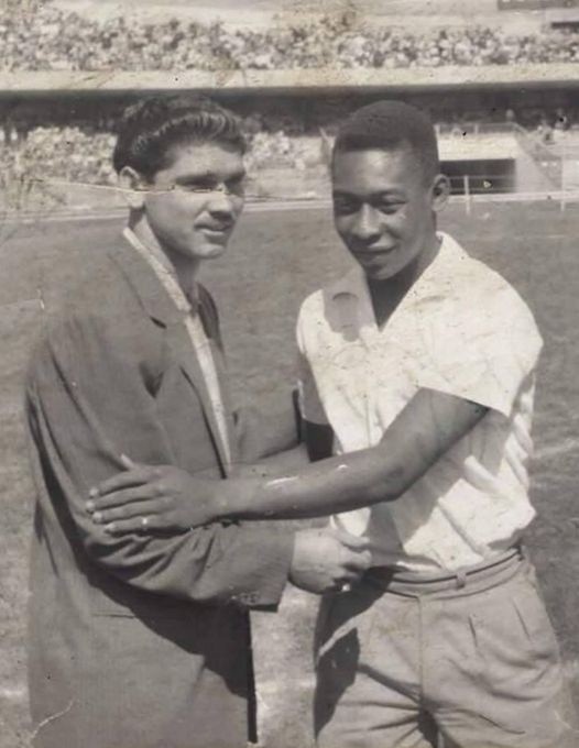 Chava y Pelé se enfrentaron solo un par de veces con Chivas y Santos (Archivo)