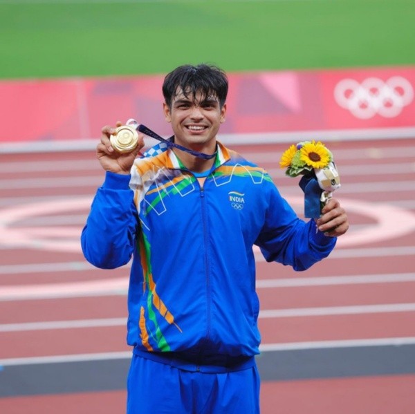Neeraj Chopra, el atleta indio más famoso, oro en Tokio en lanzamiento de jabalina.