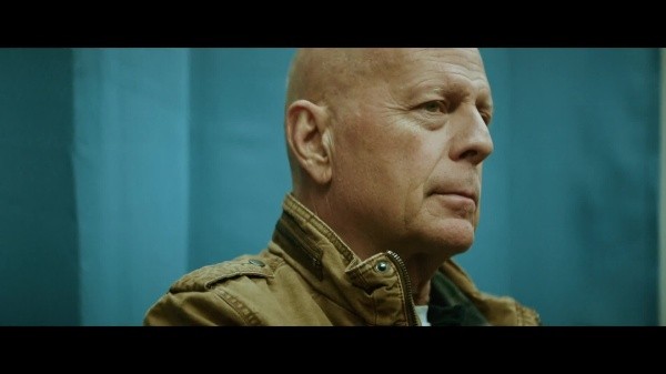 Bruce Willis como el detective Knight. (IMDb)