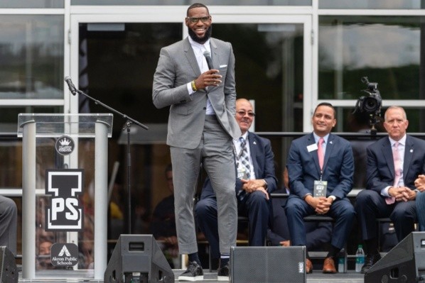 LeBron James inaugurando proyecto House Three Thirty en Akron (Getty Images)