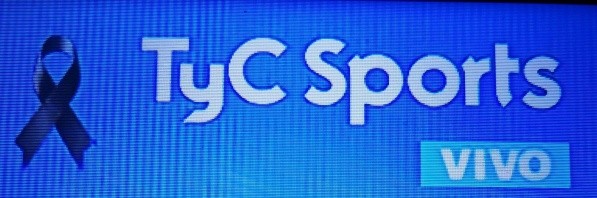 TyC Sports exhibió el lazo negro de luto junto a su logo (Captura TyC Sports)