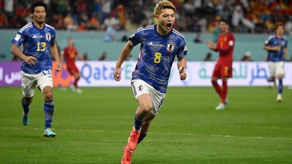 Uno de los goles que convirtió y lo catapultó como una figura de Japón en el Mundial (Getty Images)