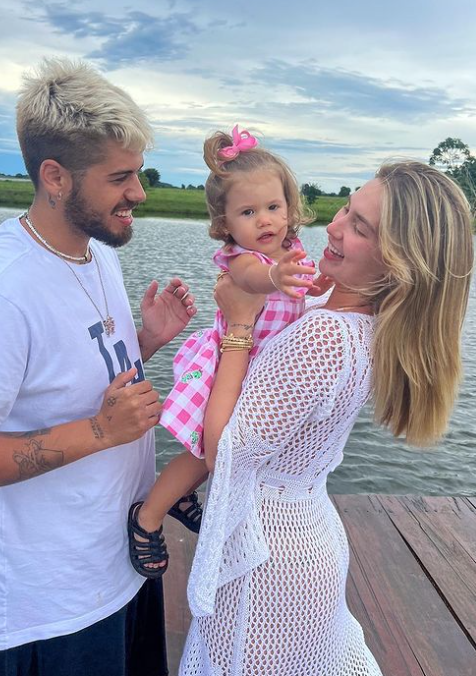 Virginia Fonseca e Zé Felipe com a filha mais nova no colo - Foto: Instagram @virginia