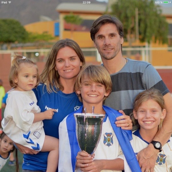 La familia del volante nacido en España, con nacionalidad argentina (Foto: Instagram Nico Paz)