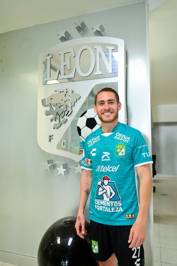 Jesús Angulo ya posa con los colores del León (Imago 7)