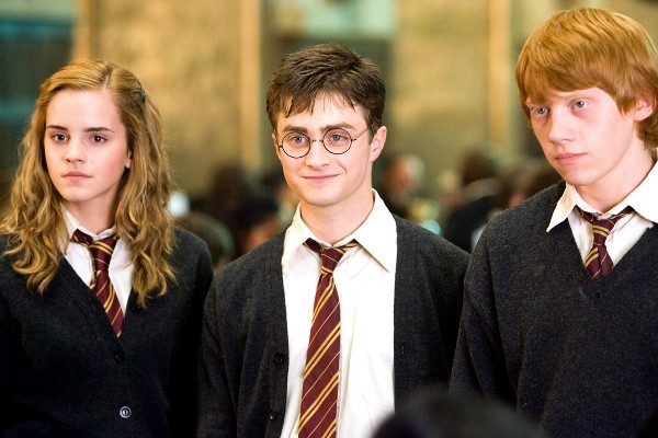 Hogwarts, la escuela de magia y hechicería de Harry Potter (IMDb).