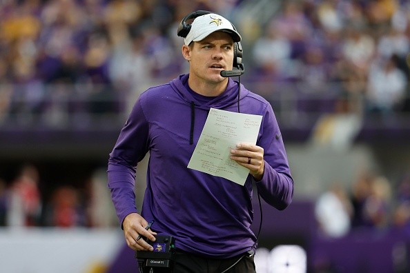 Kevin O&#039;Connell, técnico do Vikings. Créditos: David Berding/Getty Images