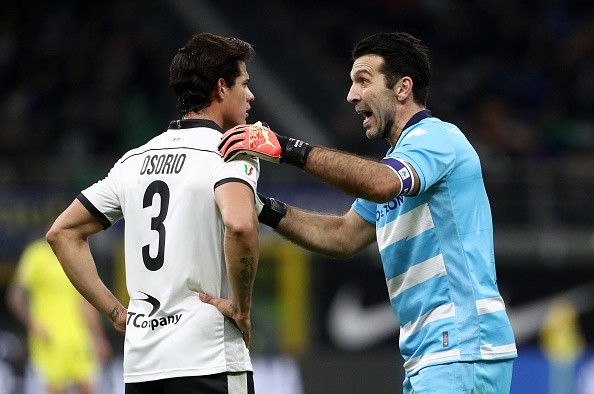 Buffon en juego con Parma. Getty.
