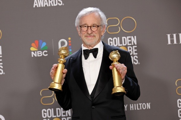 Spielberg con sus dos premios. (Getty)