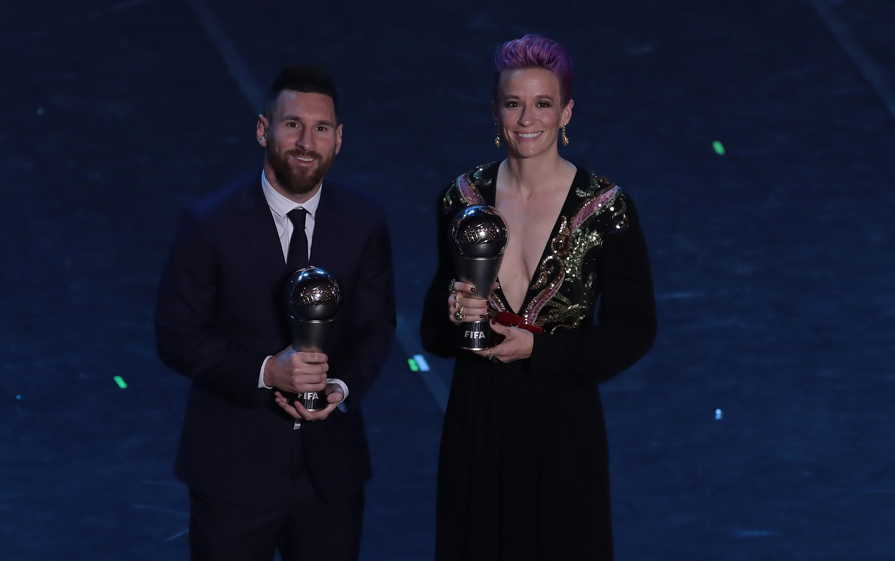 Lionel Messi junto a Megan Rapinoe en la ceremonia de los premios The Best 2019. Getty Images.