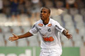 Se fue de River sin firmar contrato y ahora fue presentado en un club de España.