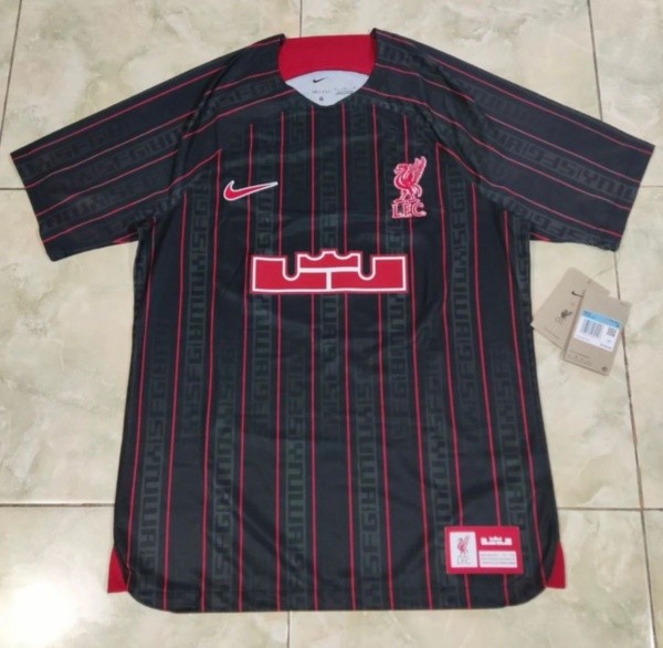 Camiseta LeBron - Liverpool (Getty)