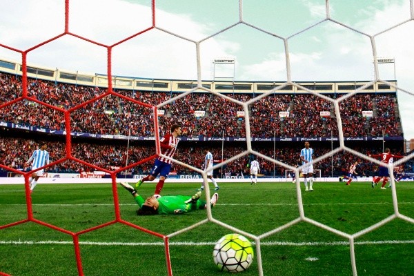 Guillermo Ochoa, rendido ante los 7 goles del Atleti (Getty Images)