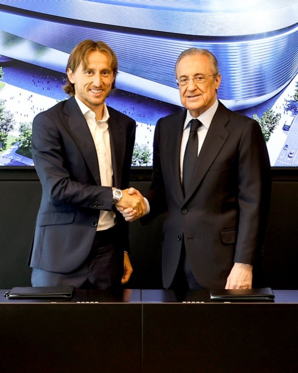 ¿Luka Modric y Florentino Pérez estrecharán sus manos una vez más? @RealMadrid