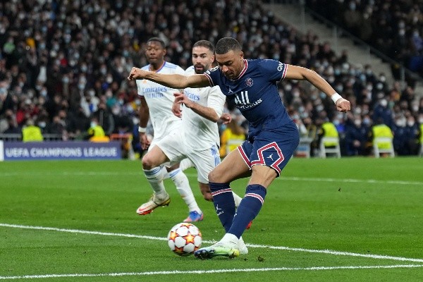 Kylian Mbappé enfrentando al Real Madrid en los Octavos de Final de la UEFA Champions League 2021/2022.