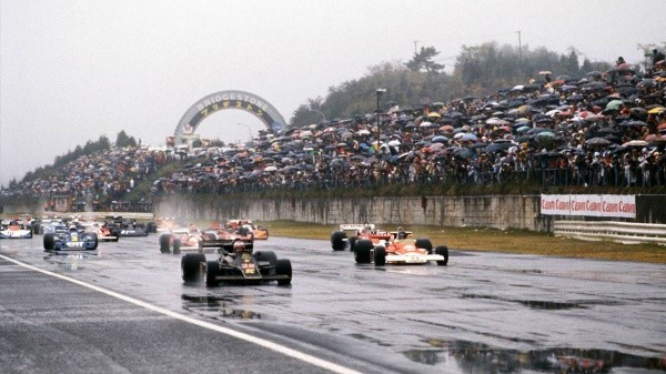 Una carrera mítica en Japón, que terminó resolviendo el título de la temporada 1976 (Marca)