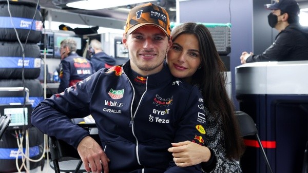 El neerlandés Verstappen en pareja desde hace varios años con Kelly Piquet (Sporting News)