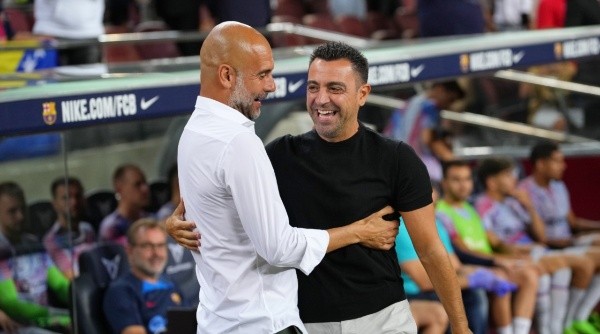 Xavi Hernández y Pep Guardiola, en el amistoso entre Barcelona y Manchester City de agosto de 2022 (Getty Images)