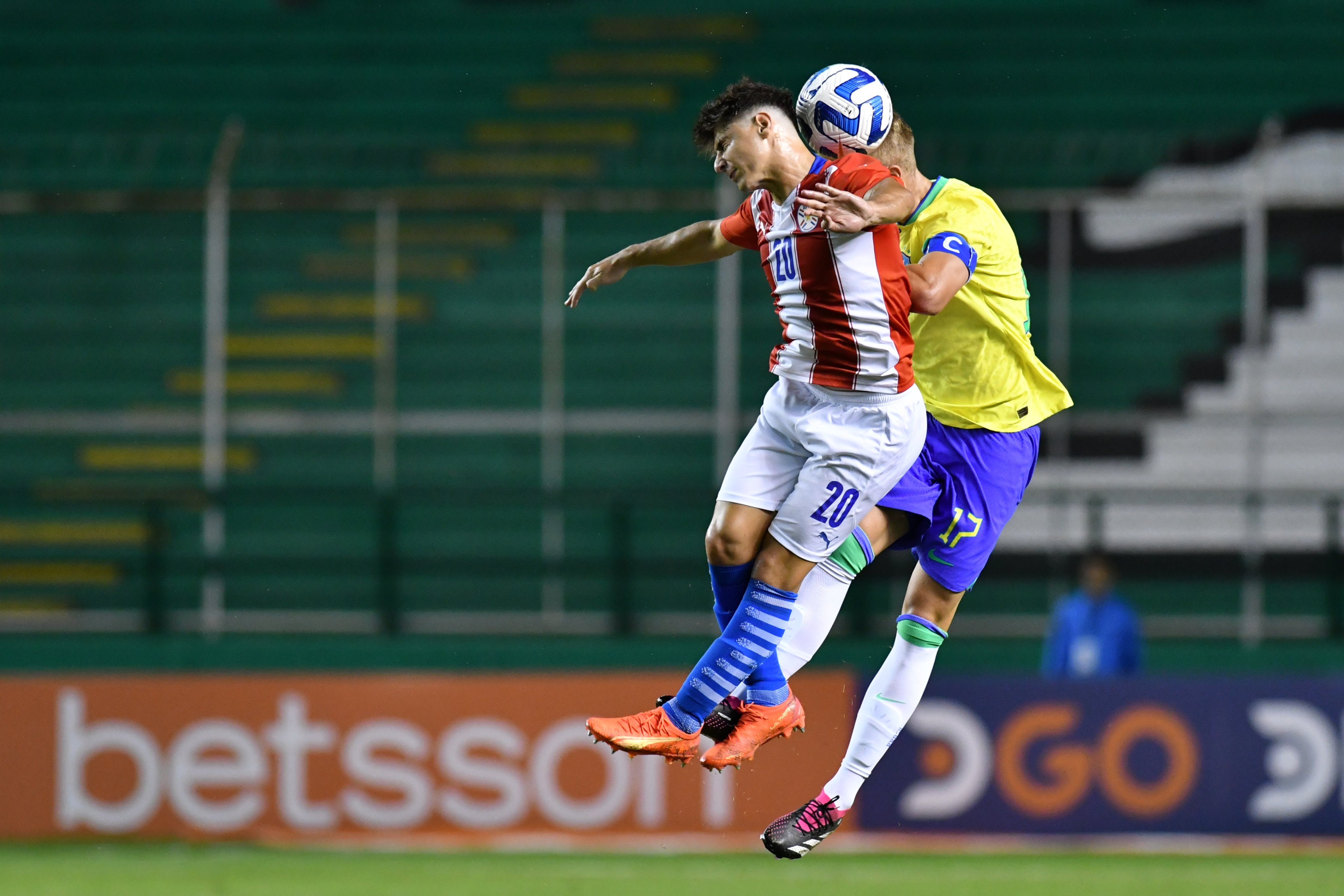Acción de juego entre Paraguay y Brasil. Getty.