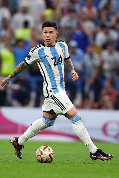Stefan Matzke - sampics/Corbis via Getty Images - Enzo Fernandez atuando pela Seleção Argentina