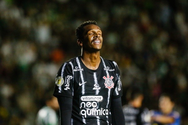 Foto: Luiz Erbes/AGIF - Jô voltou ao Corinthians depois de ser revelado pelo Clube