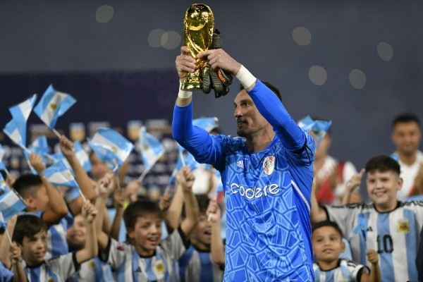 Franco Armani con la Copa del Mundo. (Foto: Getty)