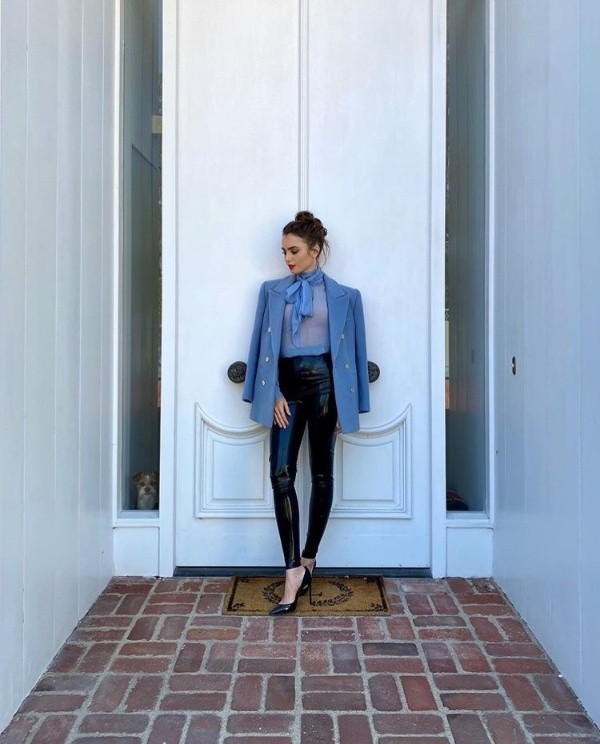 Lily Collins en la puerta de su hogar. (Instagram)