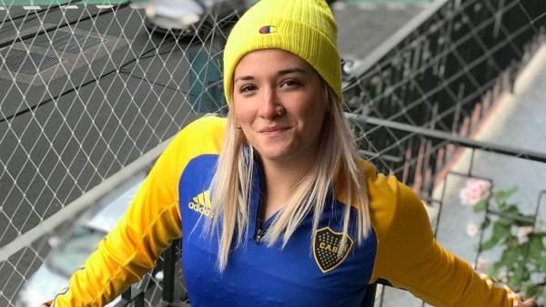 Con los colores de Boca, antes de dedicarse plenamente a su cuenta en la red social (Twitter)