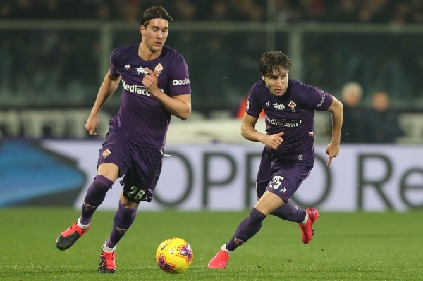 Dusan Vlahovic y Federico Chiesa compartiendo plantel en Fiorentina. Getty Images.