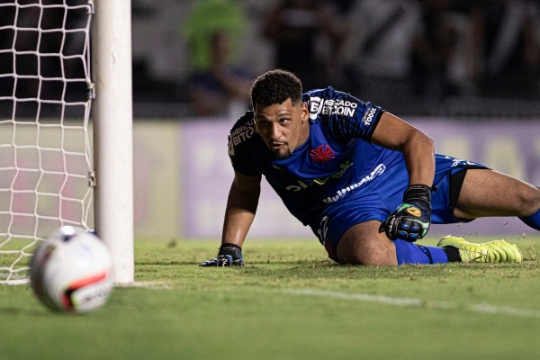 Foto: Jorge Rodrigues/AGIF - Alexander fechou contrato com o Avaí