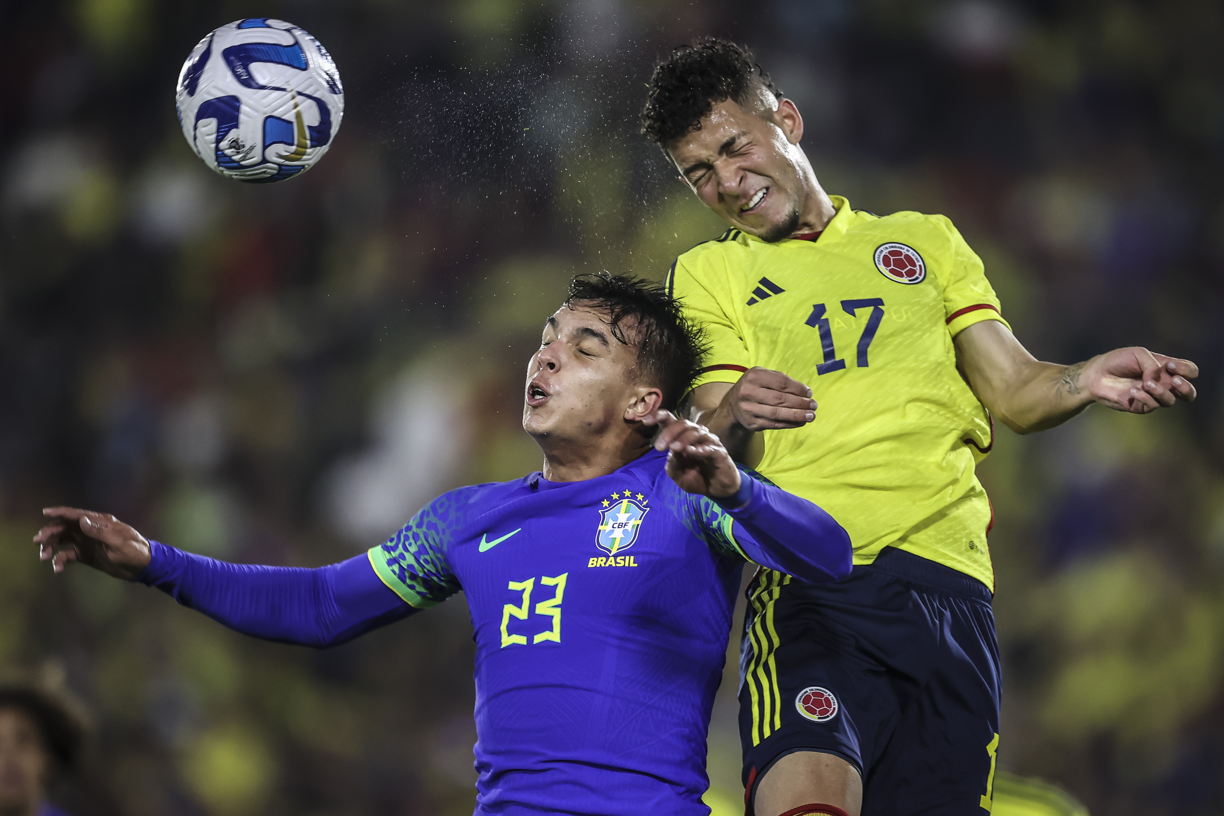 Acción de juego entre Brasil y Colombia. Getty.