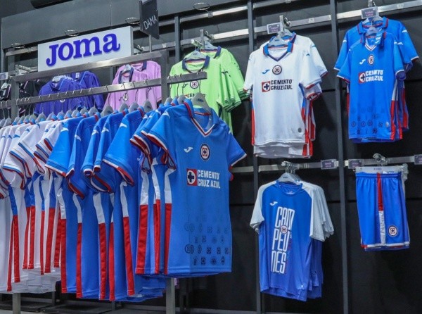 Cruz Azul anunció ofertas en productos de Joma. (Foto: Cruz Azul)