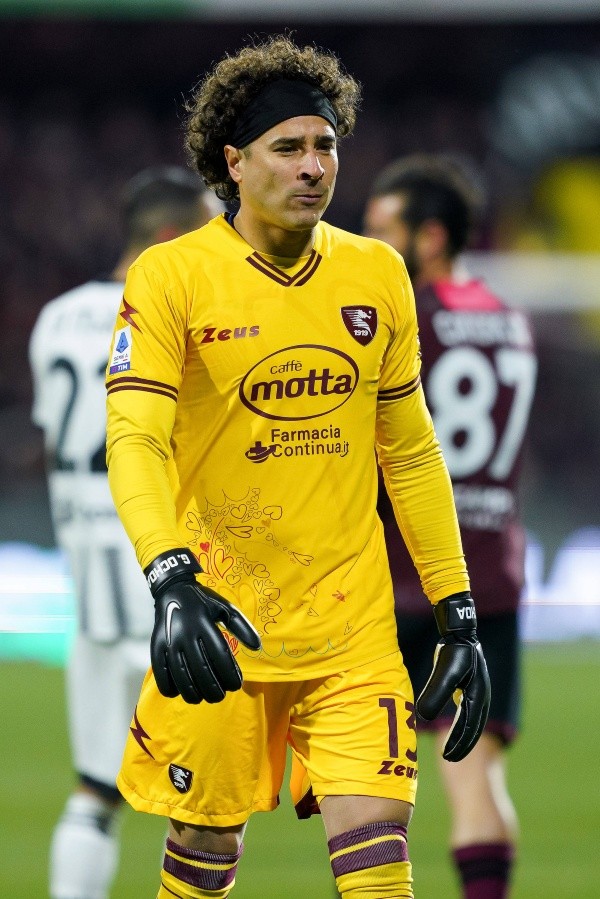 Guillermo Ochoa podría descender con el Salernitana (Imago)
