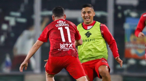 21 DE AGOSTO DE 2022/SANTIAGOEl jugador Fernando Cordero (d) marca de tiro libre el uno a cero frente a Colo Colo , durante el partido válido por la vuelta de los Octavos de final de la Copa Chile MTS 2022, entre Colo Colo y Ñublense, disputado en el Estadio Monumental.FOTO: SEBASTIAN ORIA/AGENCIAUNO
