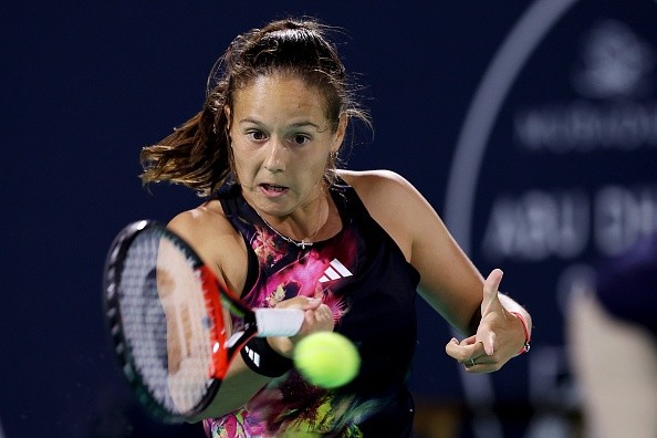 Kasatkina chegou a perder três sets points no segundo set. 
    Créditos: Christopher Pike/Getty Images