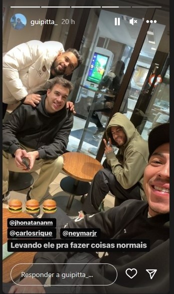 Neymar, en un McDonald&#039;s junto a sus amigos (Instagram @guipitta_)