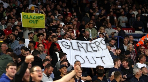 Glazer out, los hinchas de Manchester United pedían un cambio de dueños en Old Trafford (Getty Images)