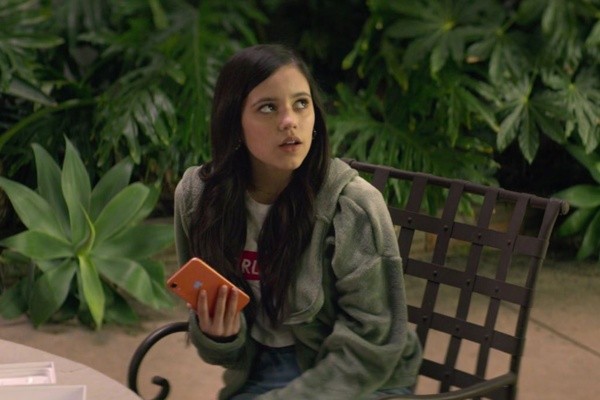 Jenna Ortega como Ellie Alves en la temporada 2 de You. (Netflix)