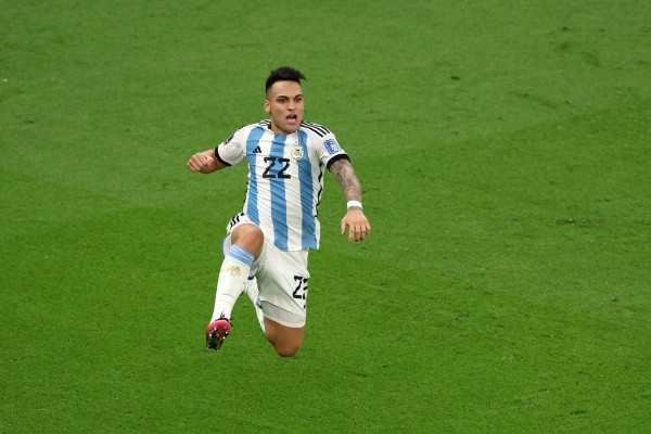 Lautaro Martínez mira a todos desde arriba. (Foto: Getty)
