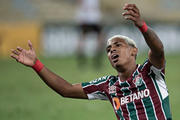 Foto: Jorge Rodrigues/AGIF - John Kennedy tem contrato válido no Fluminense até o fim de 2025